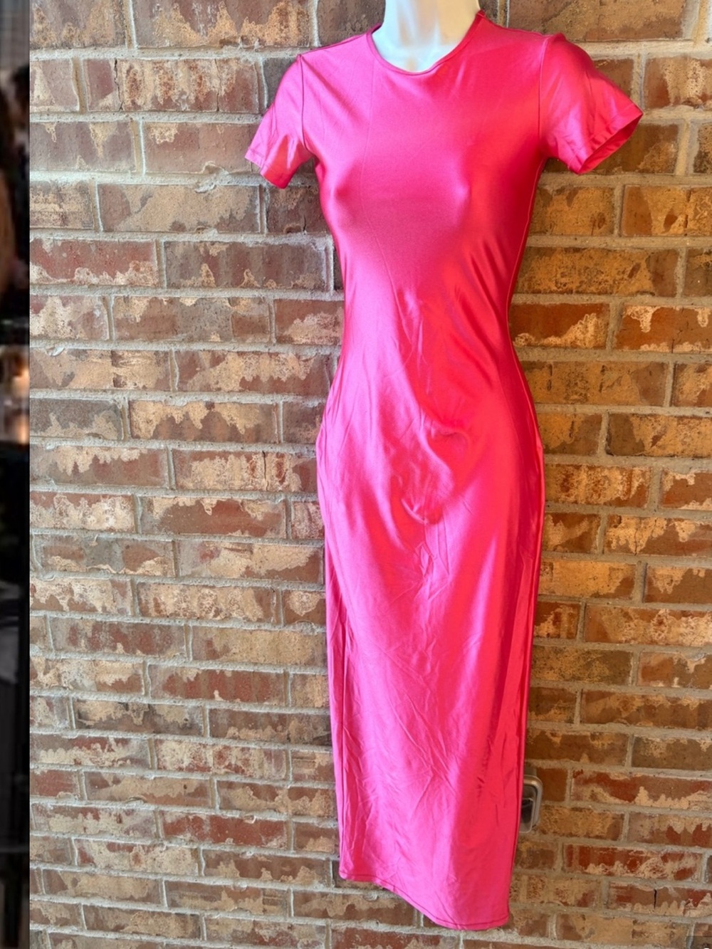 SHINE SPANDEX JERSEY
LONG DRESS STYLE:
DR-MAX-3013 SIZE SMALL COLOR: HOT PINK